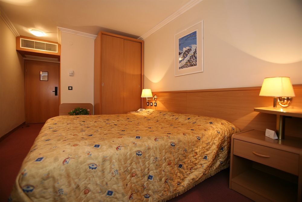 Sunny Baska Hotel By Valamar, Ex Corinthia Dış mekan fotoğraf