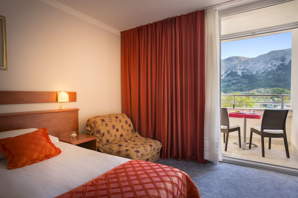Sunny Baska Hotel By Valamar, Ex Corinthia Dış mekan fotoğraf